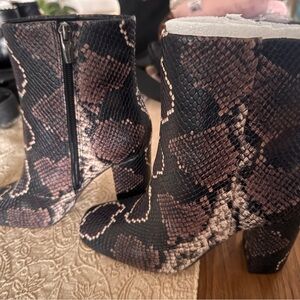Women's Snakeskin Block Heel Ankle Boots - Brown/Black